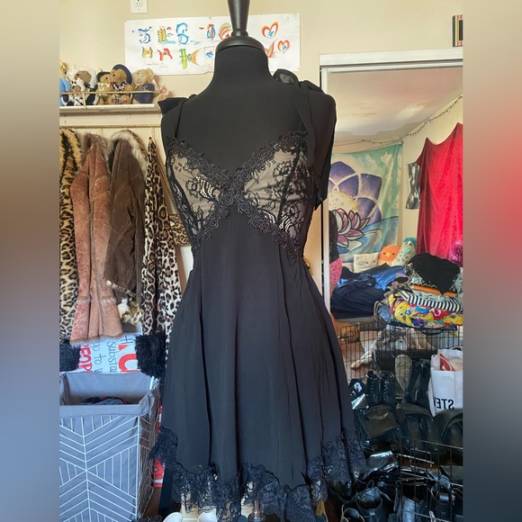 Widow Devil’s Delight Lace Mini dress - Picture 5 of 10